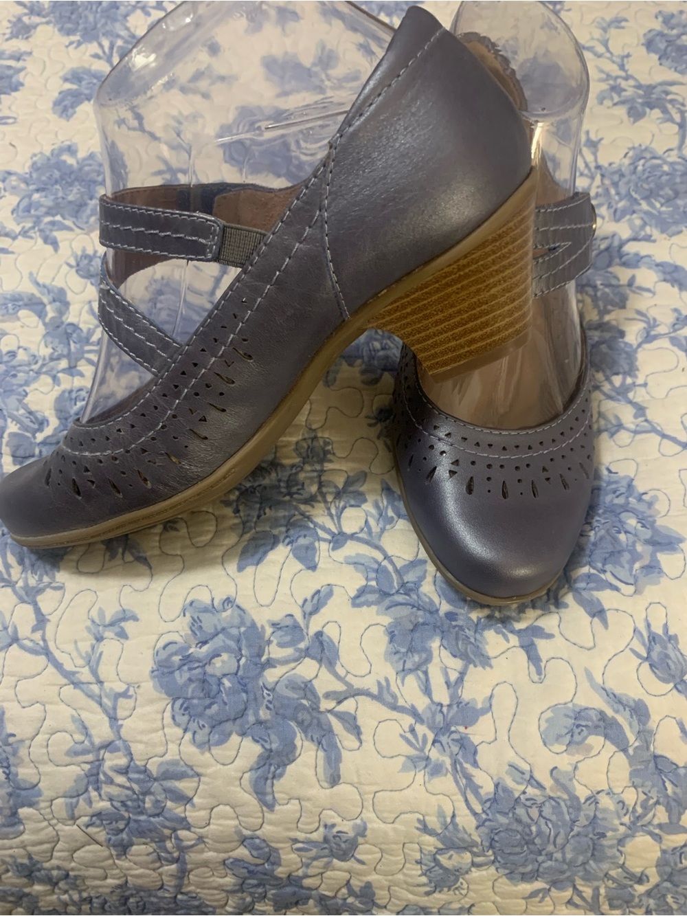 Earth Women’s Navy Blue Mid Heel Mary Jane Pumps